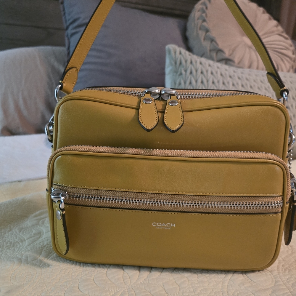 Coach Dakota Crossbody - Honeycomb - Rare - 3 zips + 2 Leather Straps + Dust Bag